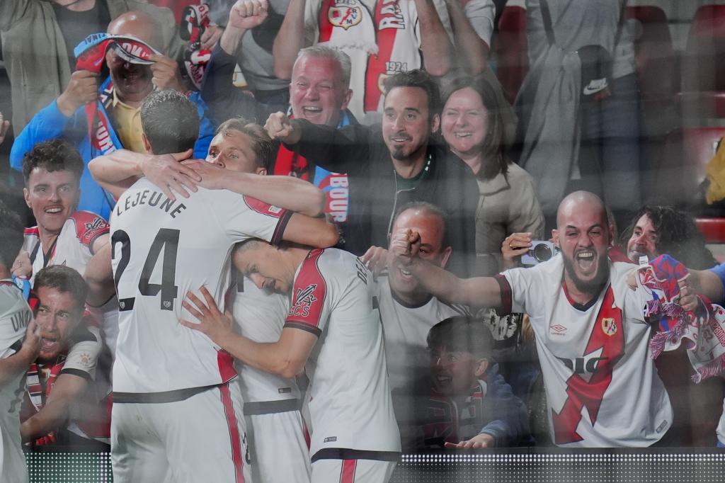 El Rayo Vallecano se acerca a su primera final europea tras vencer al Estrasburgo en Vallecas — image 3