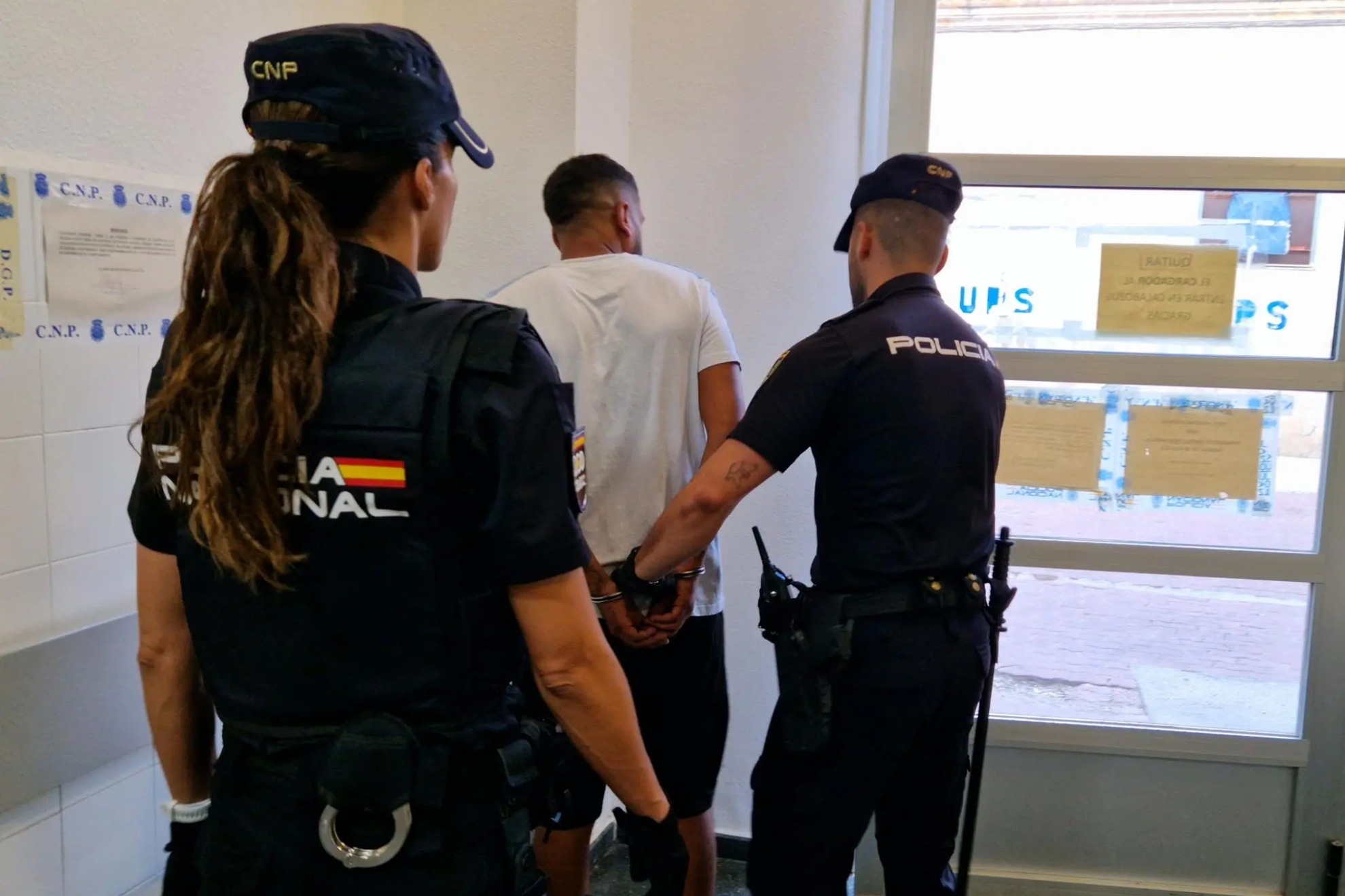 La Policía expulsa de España a 21 delincuentes multirreincidentes que estaban en situación irregular