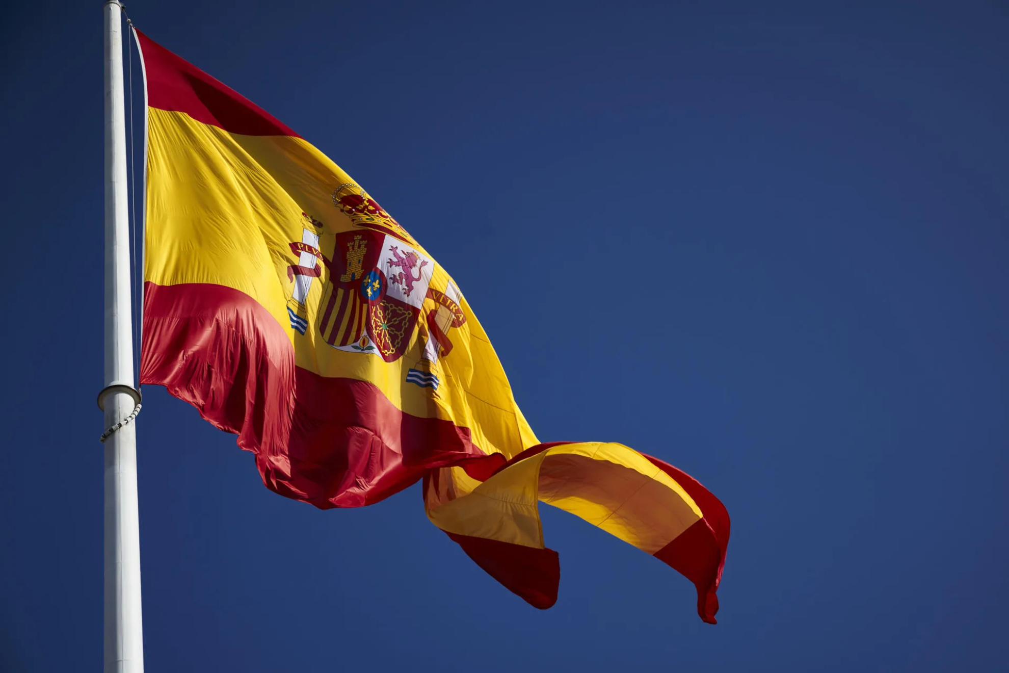 Alba, abogada, desvela el país que debe tomar como ejemplo España para acabar con el planteamiento de "si me pagan más por no trabajar… para qué moverme”