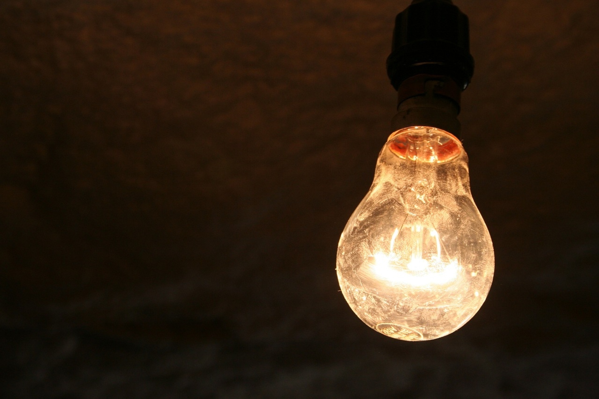 Precio de la luz por horas mañana, viernes 25 de septiembre: cuándo es más barata y más cara