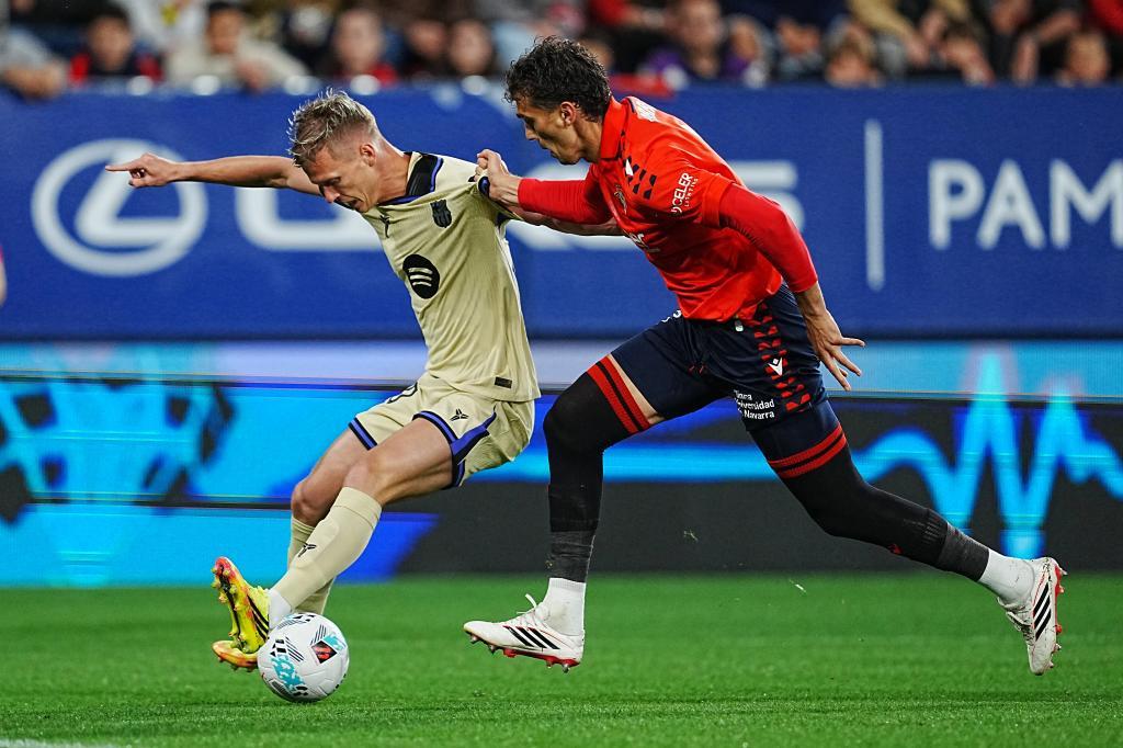 Budimir estrella dos balones en los postes y Osasuna acosa al Barcelona en El Sadar — image 6