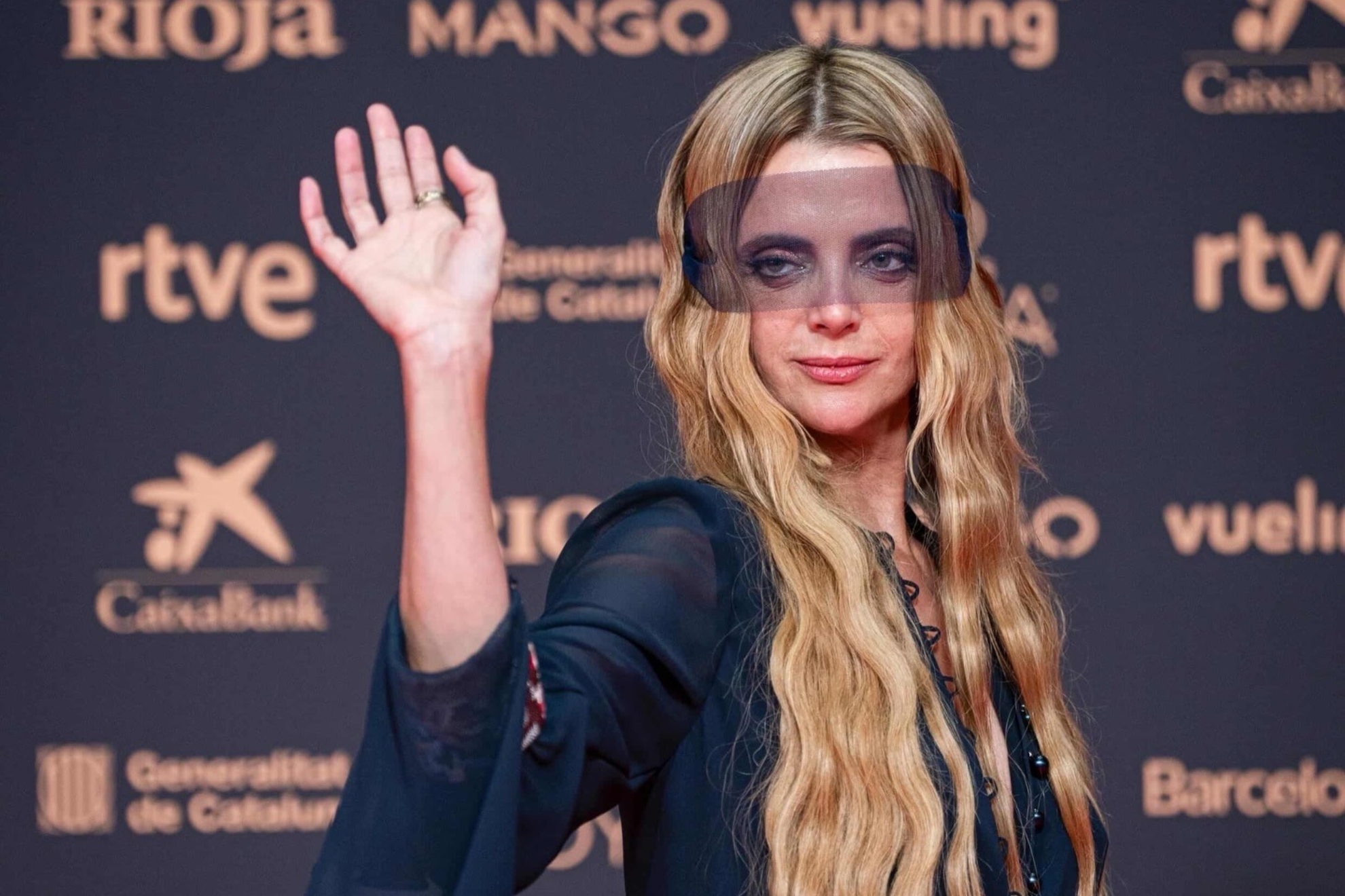 Macarena Gómez defiende su libertad de no opinar sobre política: "A mí las críticas me entran por un oído y me salen por el otro"
