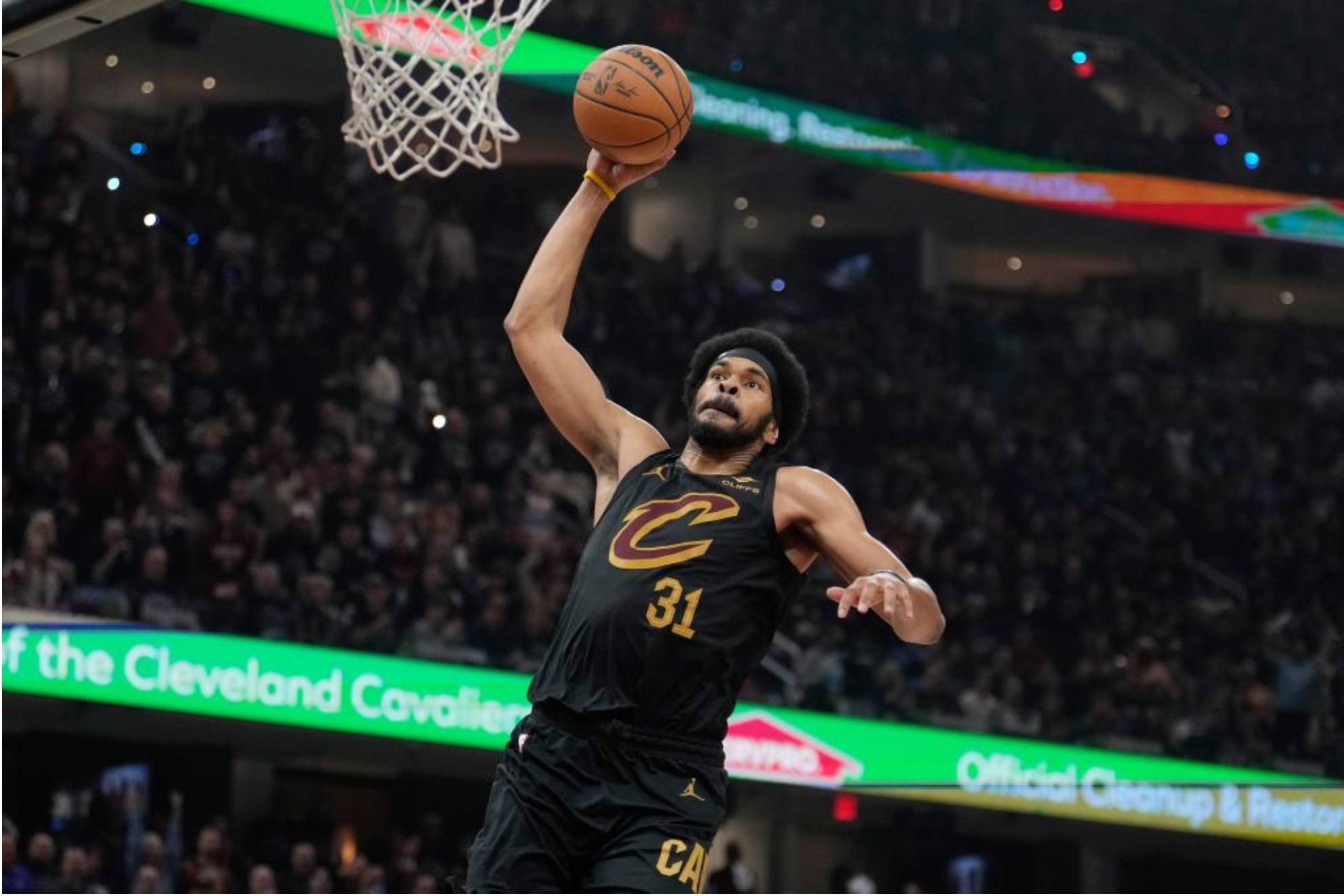 Un coloso completa la primera ronda con los Cavaliers