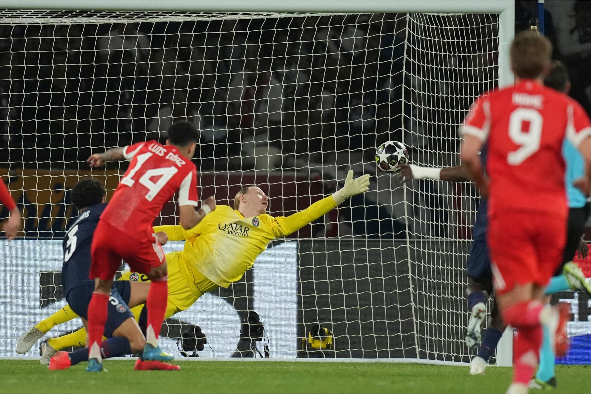 El Bayern le mete el primer gol de la remontada al PSG