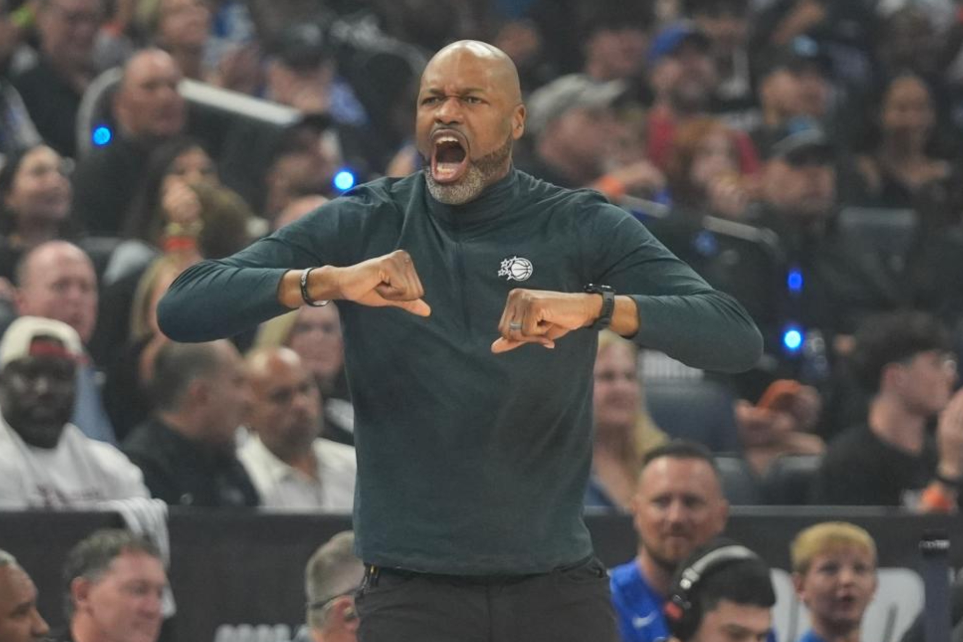 Los Magic cesan a su entrenador Mosley tras su colpaso ante Detroit