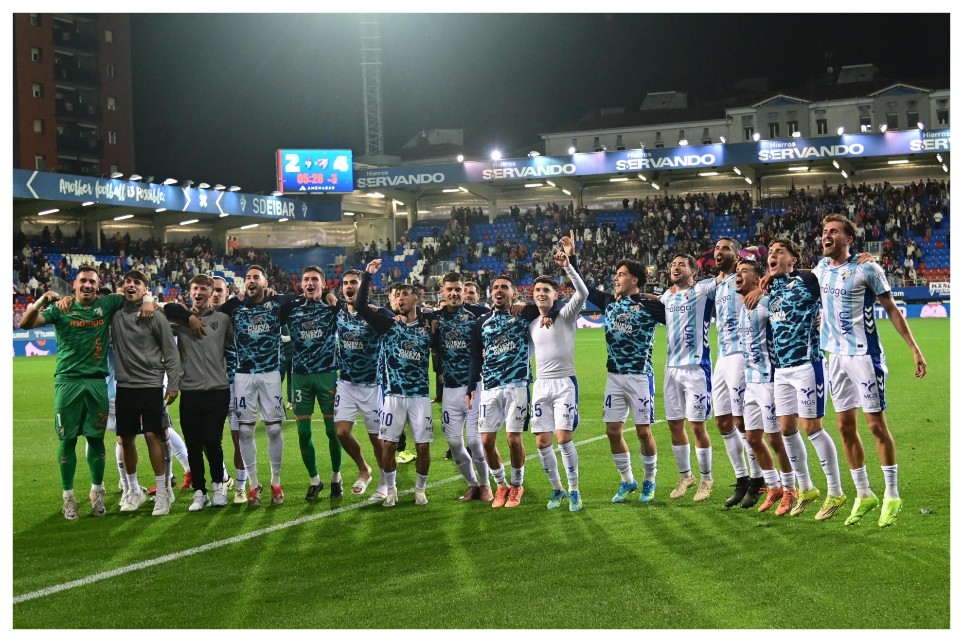 El Málaga está 'muy vivo' y retoma el camino de la ilusión... con su afición