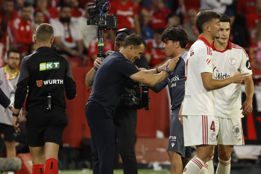 Sevilla se impone 1-0 a la Real Sociedad en un partido de "vida o muerte" por la permanencia — image 6