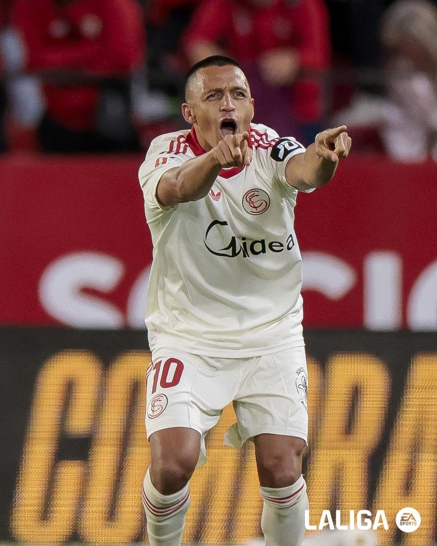 Luis García Plaza: "Nos jugábamos la vida en casa" — el Sevilla gana 1-0 y respira en la lucha por la permanencia — image 5
