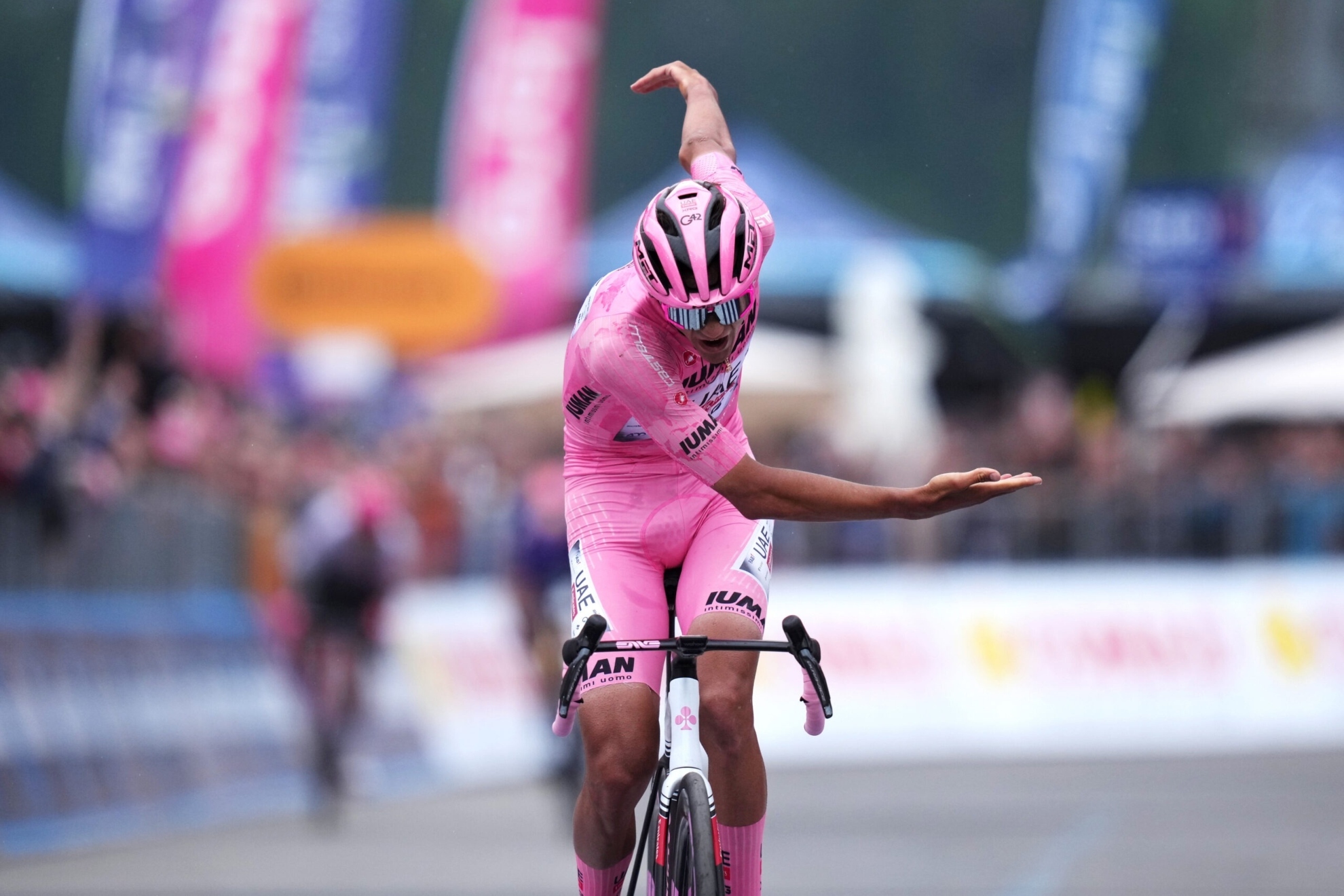 Ataques, emoción y épica: lo mejor del Giro 2025 en imágenes