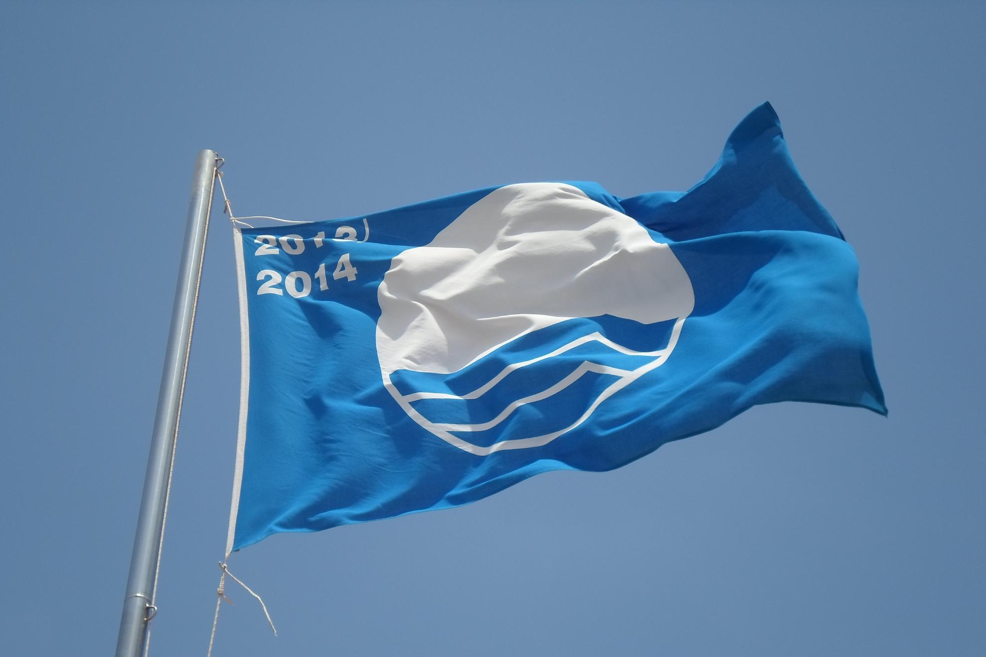 España bate su récord de banderas azules con 677 playas distinguidas este verano