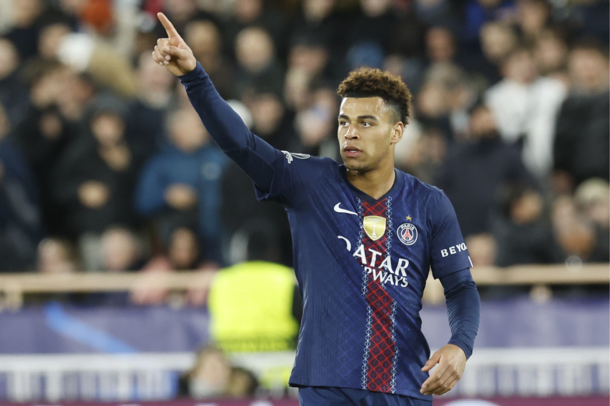 Dou� celebra un gol contra el M�naco