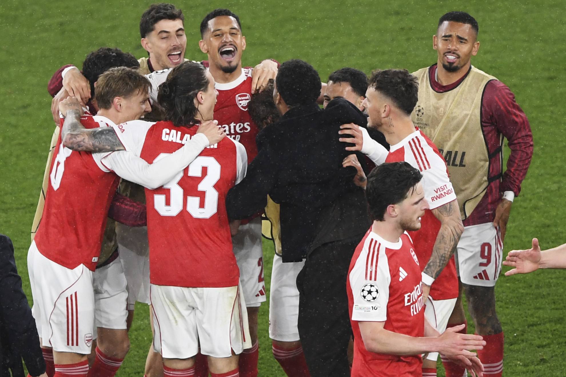 Polémica con la "exagerada" celebración del Arsenal: "¡La policía de las fiestas está al acecho!"