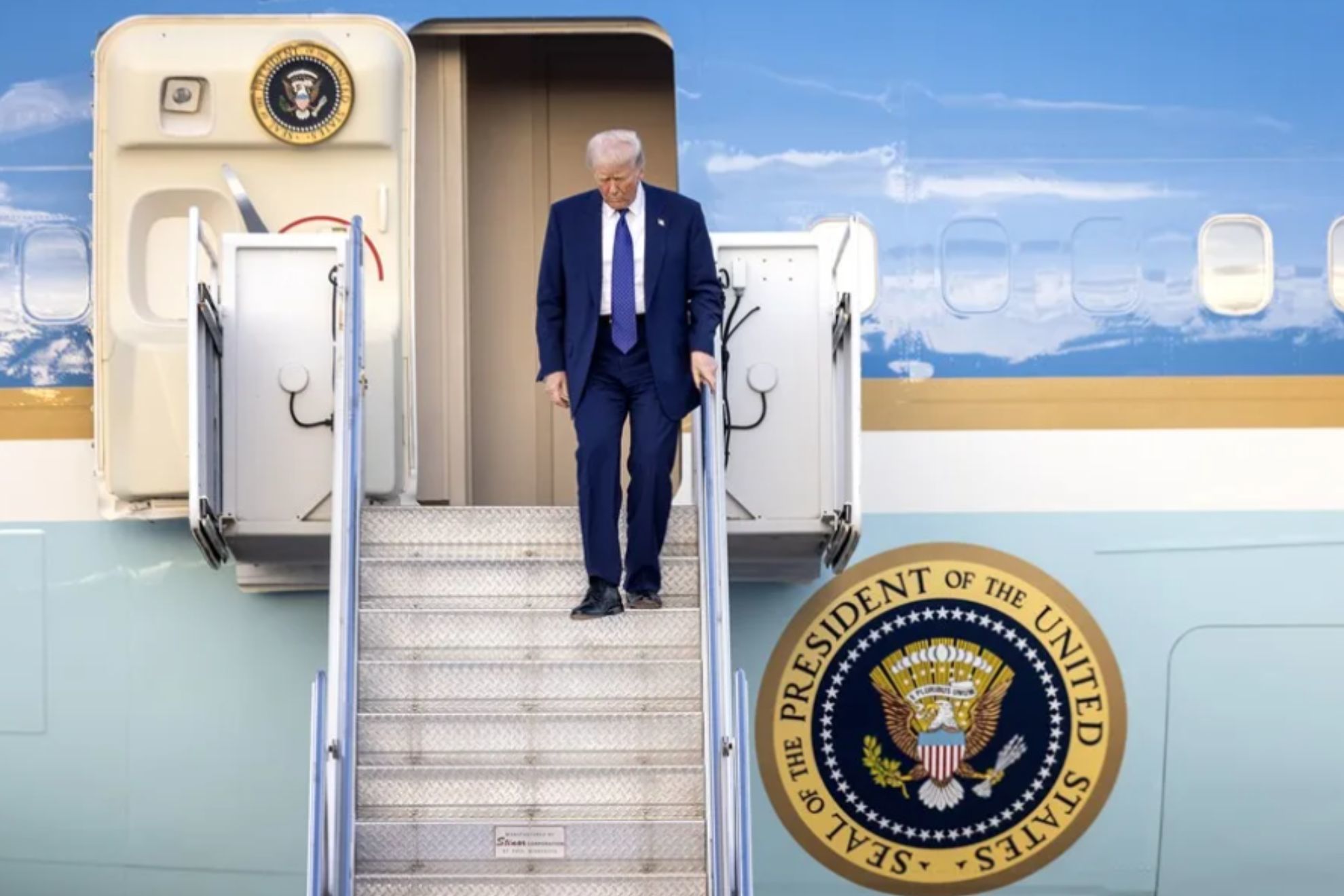 El Aeropuerto Internacional Donald J. Trump de Florida ya tiene su nuevo logo
