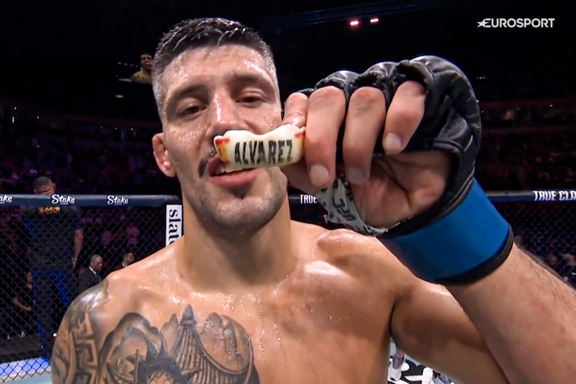 Joel �lvarez celebra una victoria en UFC.