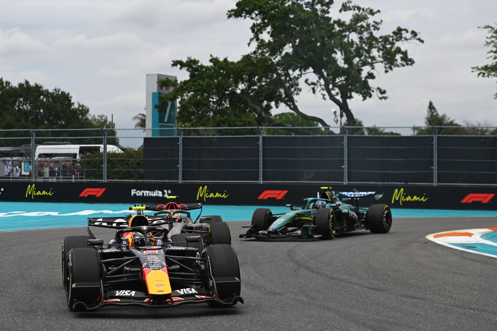 Mekies avisa a la parrilla ante la crisis de Red Bull: "Si tenemos que fichar de los rivales, lo haremos"