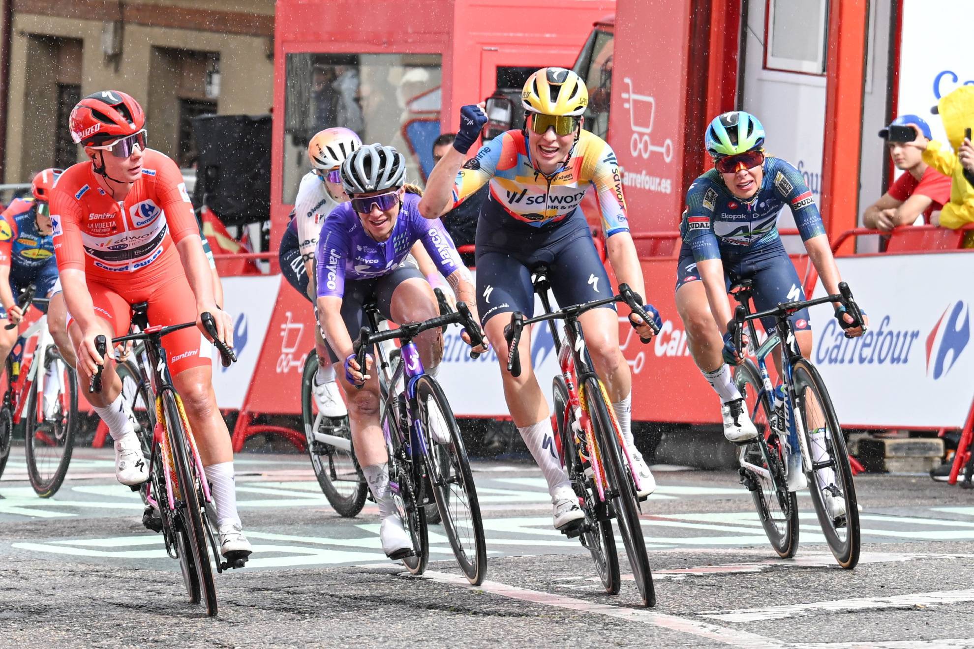 Monólogo del SD Worx en LaVuelta: Kopecky ‘regala’ la etapa a su compañera Bredewold