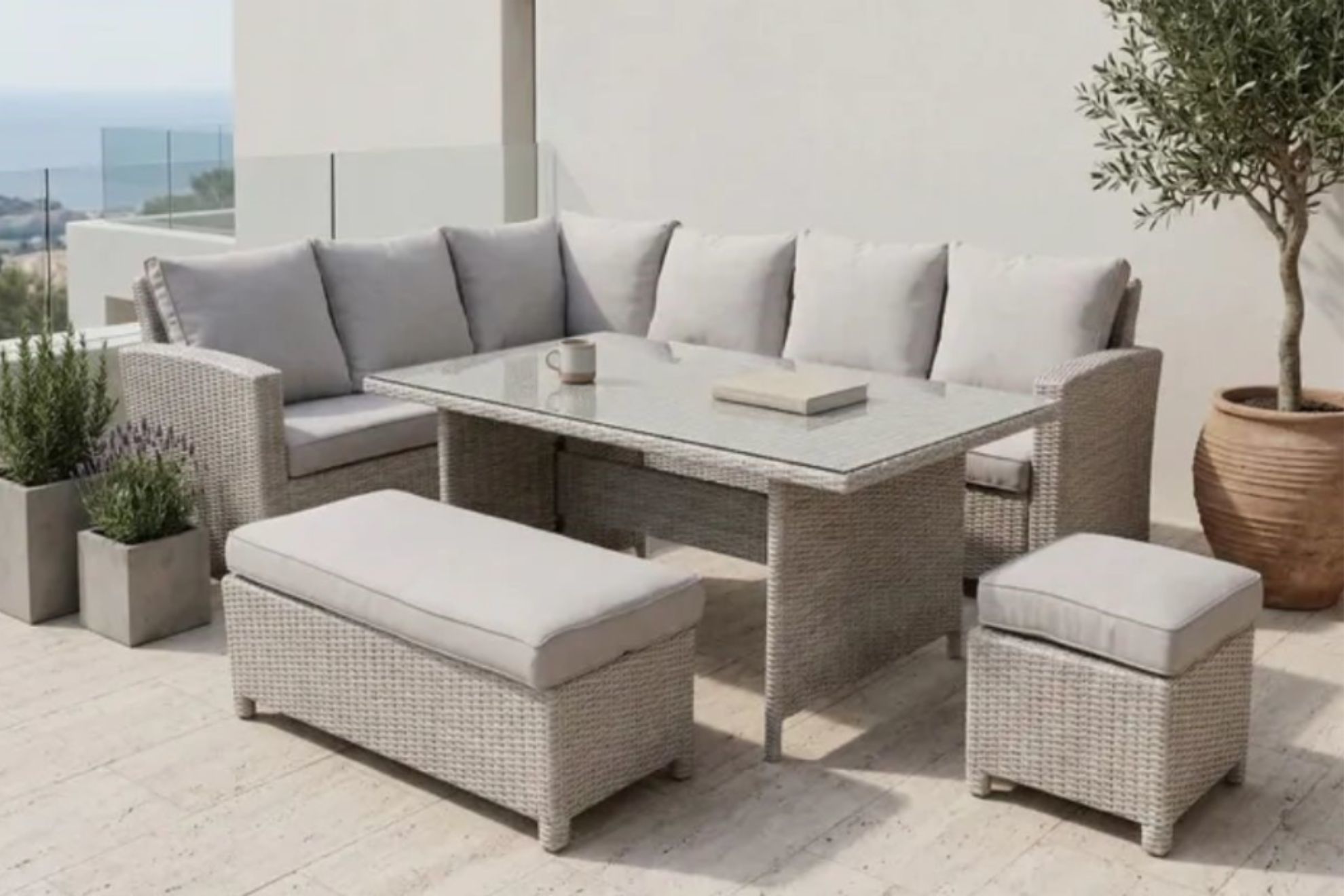Pon a punto tu jard�n para el verano con este conjunto BONN de 9 plazas.