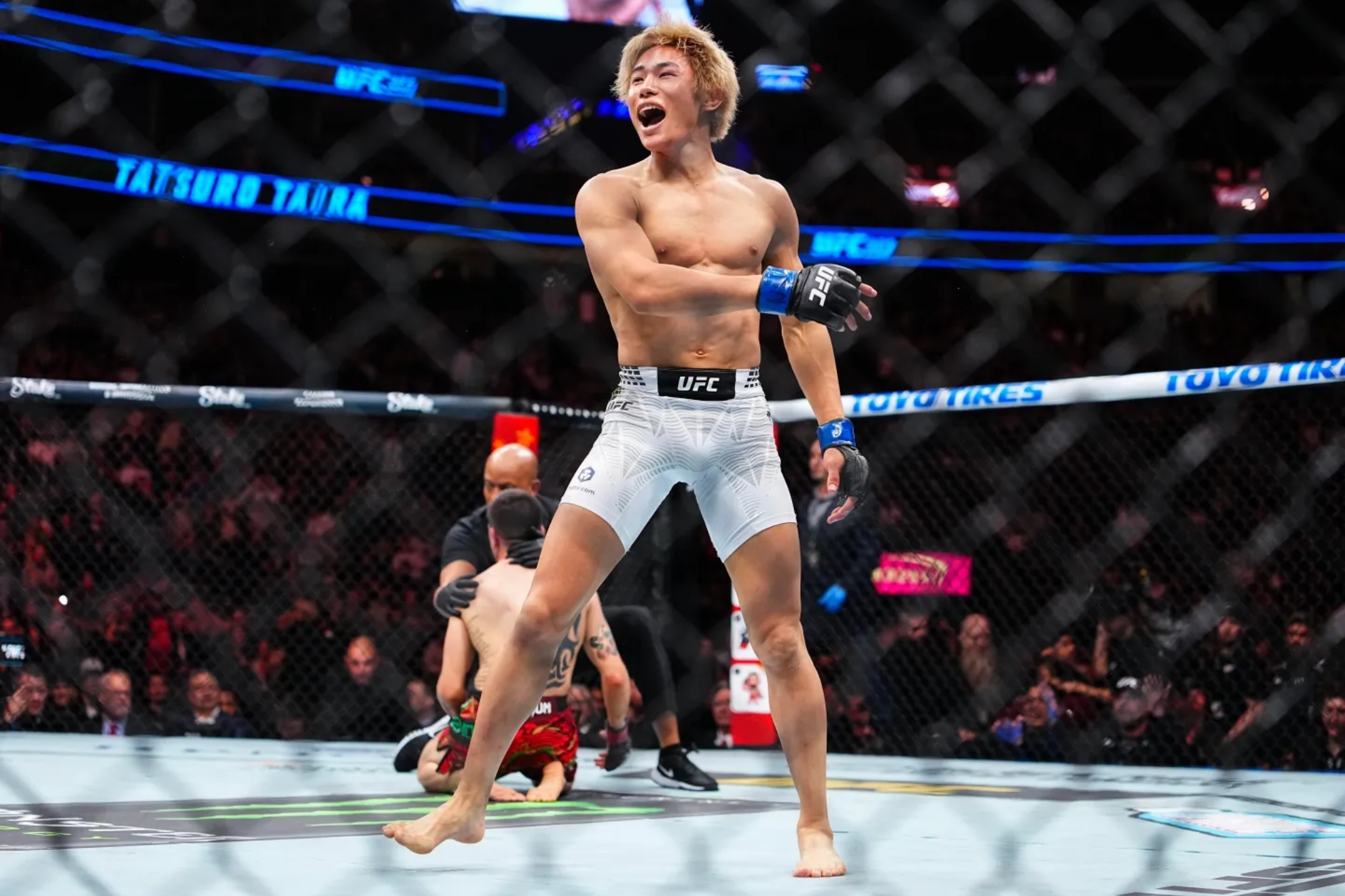 Tatsuro Taira tras finalizar a Brandon Moreno.