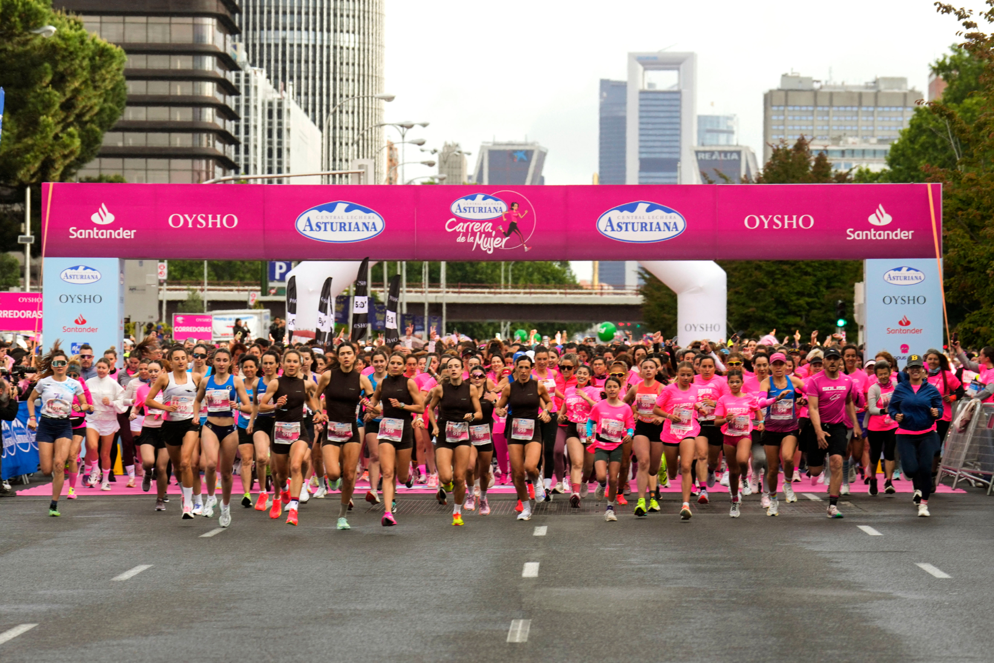 38.000 'Imparables' mujeres tiñen de rosa Madrid en el homenaje a Audrey Pascual