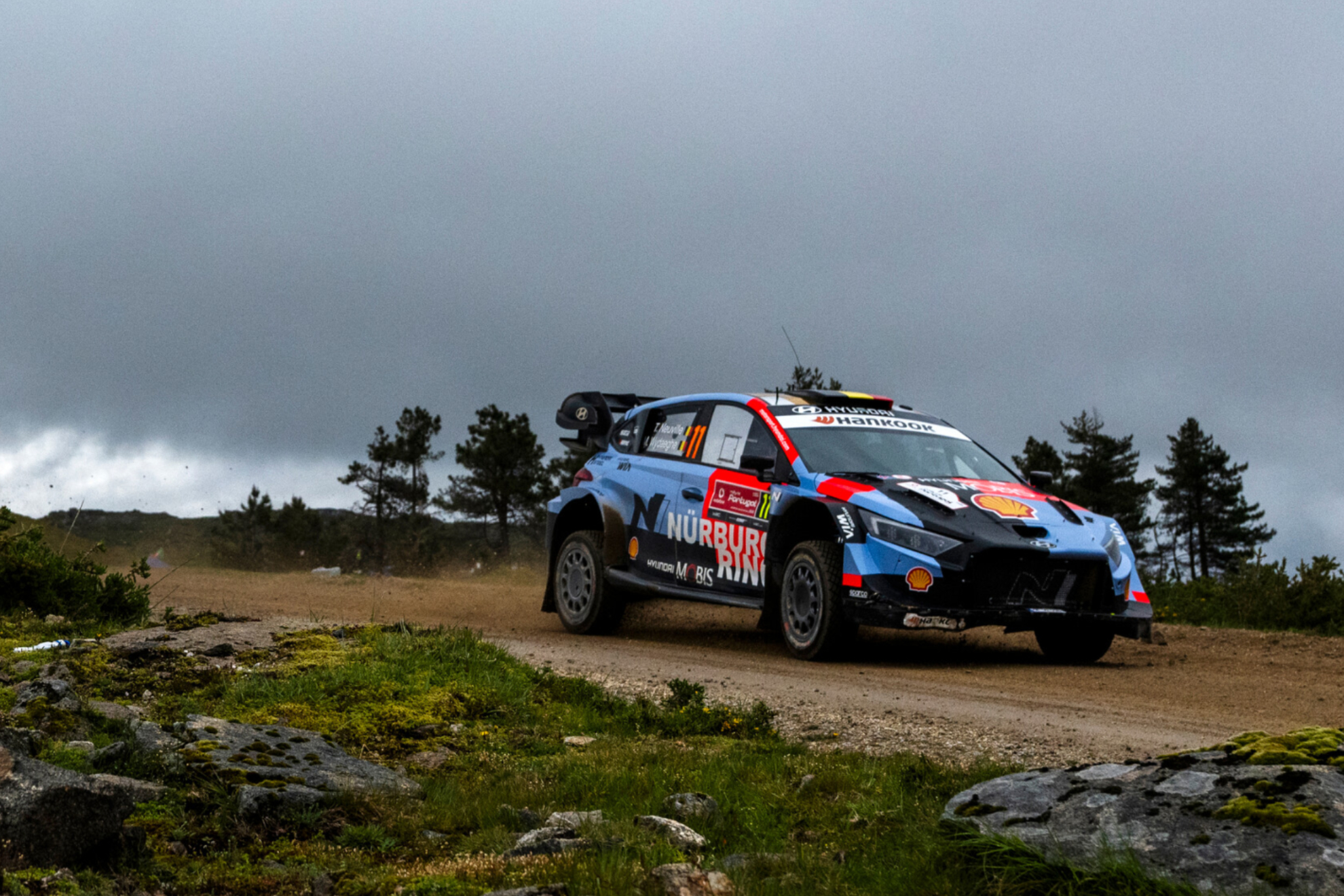 Dramón en Portugal: Neuville reina tras un pinchazo de Ogier