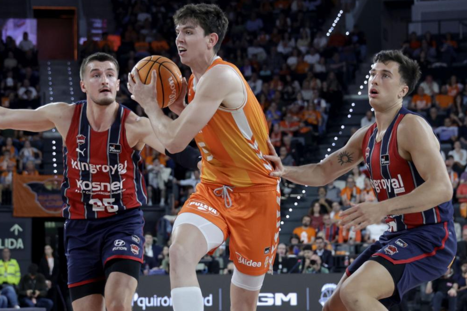 El Baskonia toma el Roig Arena ante un Valencia que no se guarda nada
