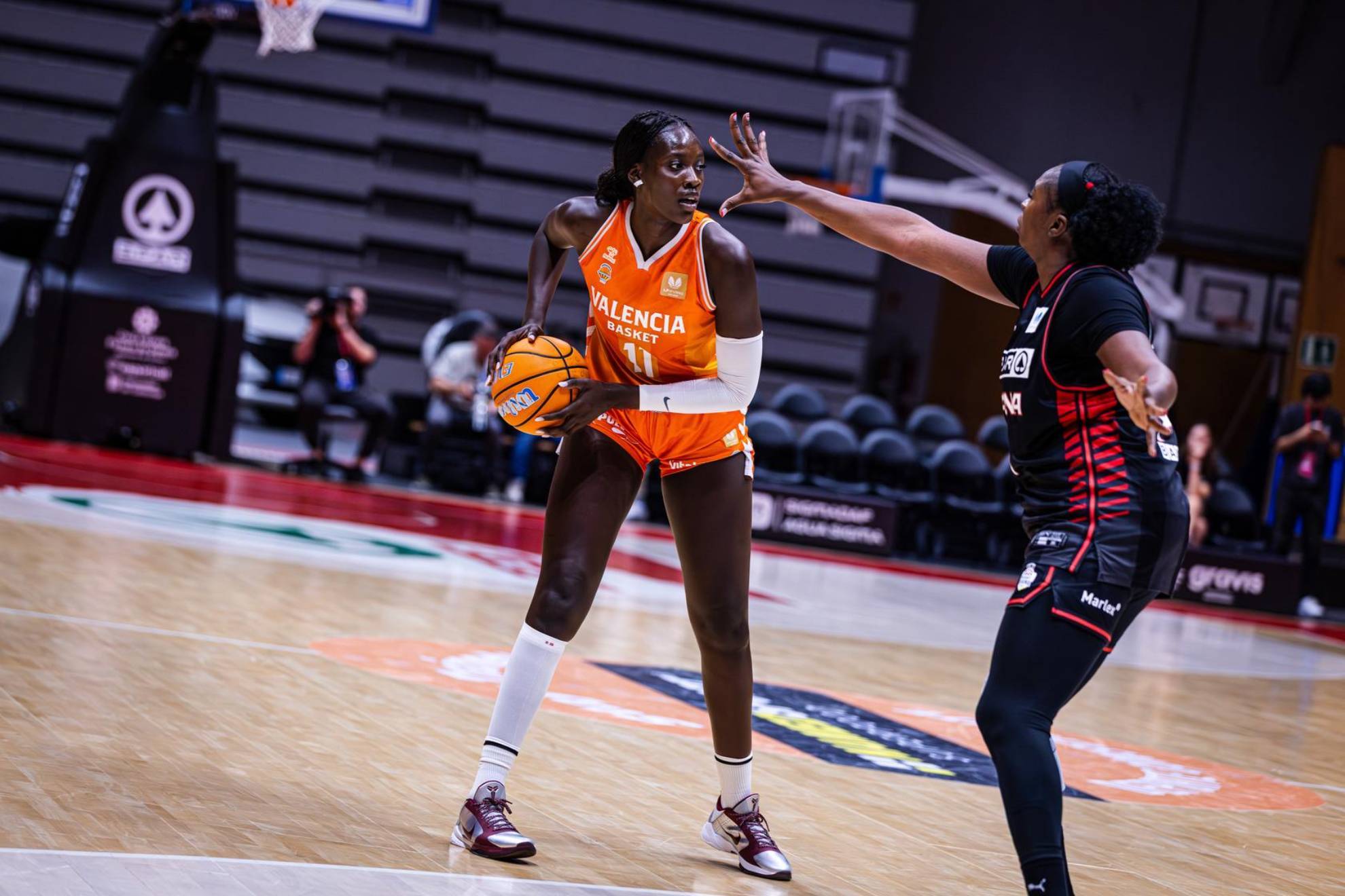 El Valencia sufre en Girona pero defenderá su corona en la final de la Liga Femenina