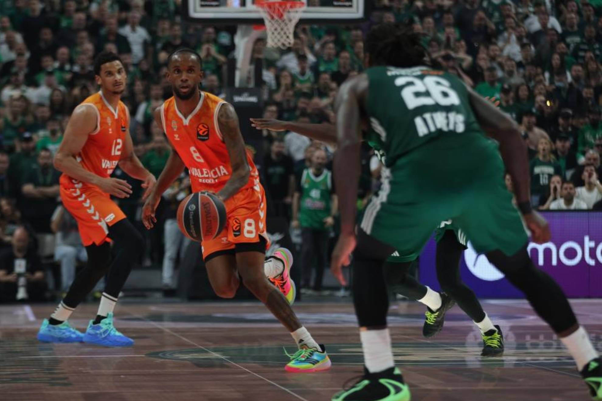 El dueño del Hapoel Tel Aviv sueña con llevarse a Montero del Valencia Basket