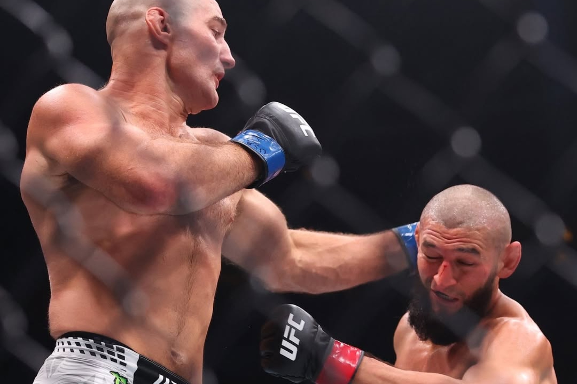 Sean Strickland y Khamzat Chimaev durante el UFC 328.