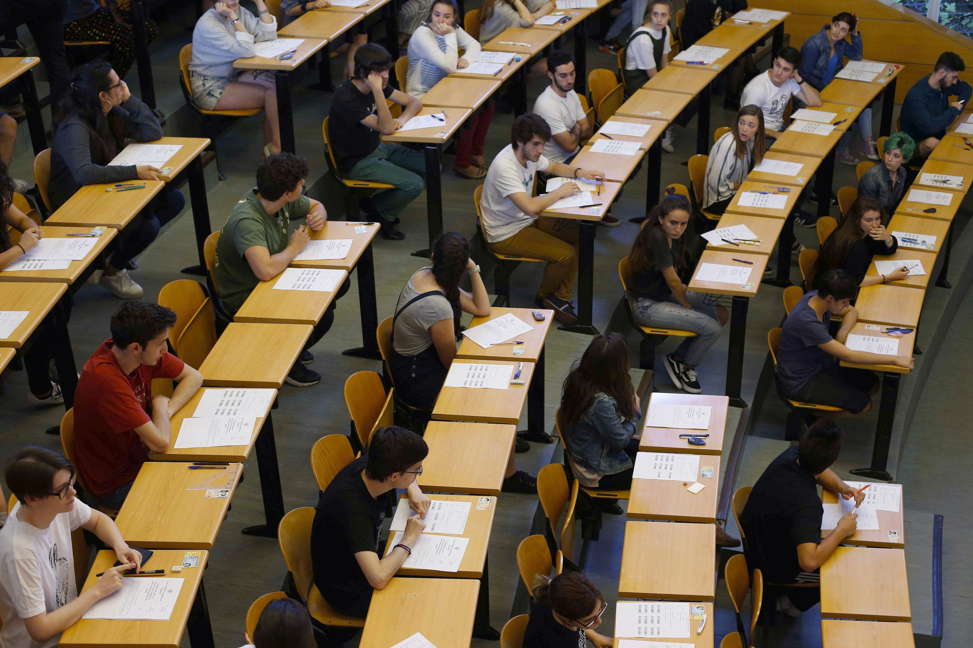 Detectores de frecuencia contra la IA en la Selectividad 2026: esta es la medida con la que quieren evitar las trampas de los alumnos