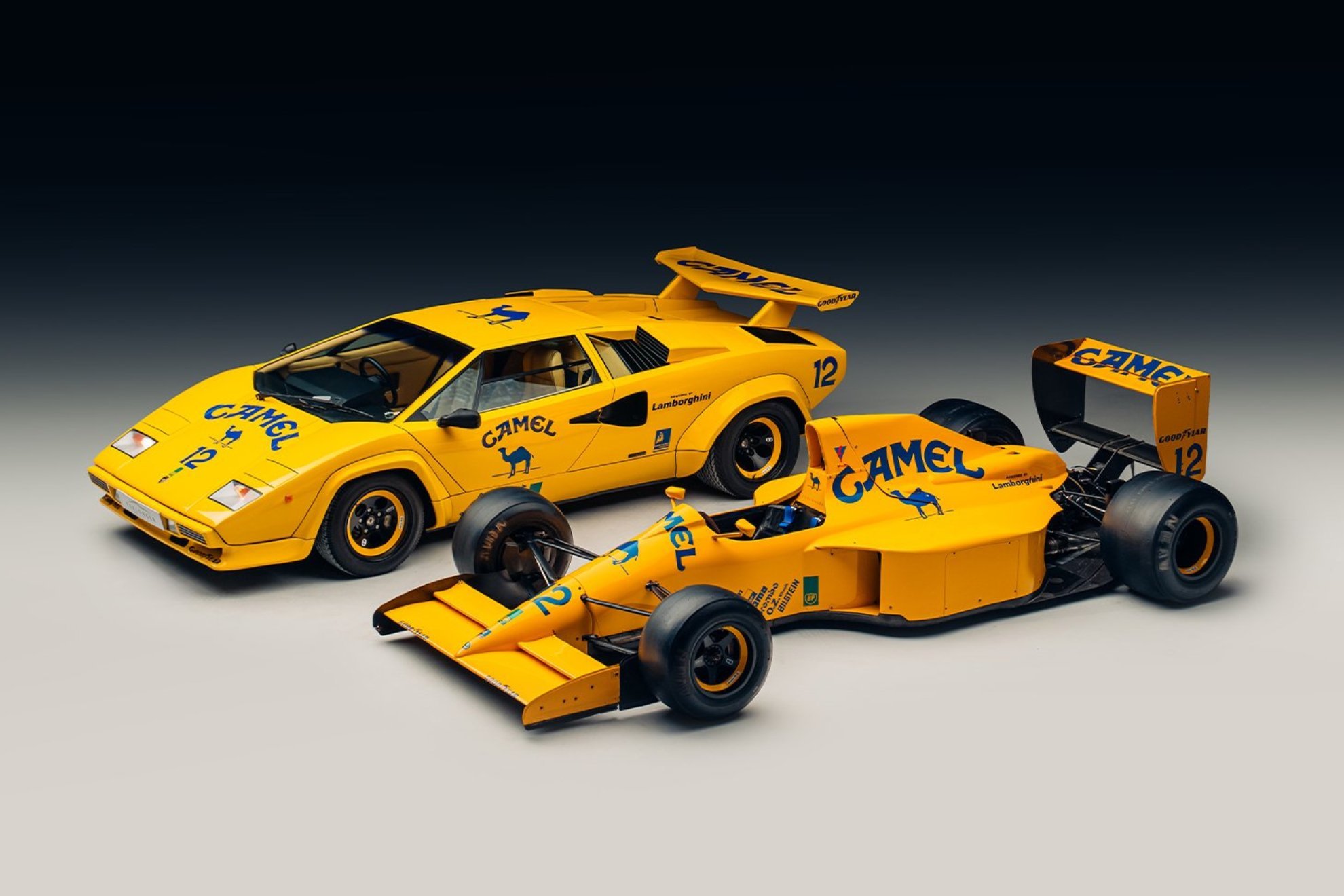 Venden el Lotus pilotado por Brad Pitt en "F1: la película" y regalan un Lamborghini Countach a juego