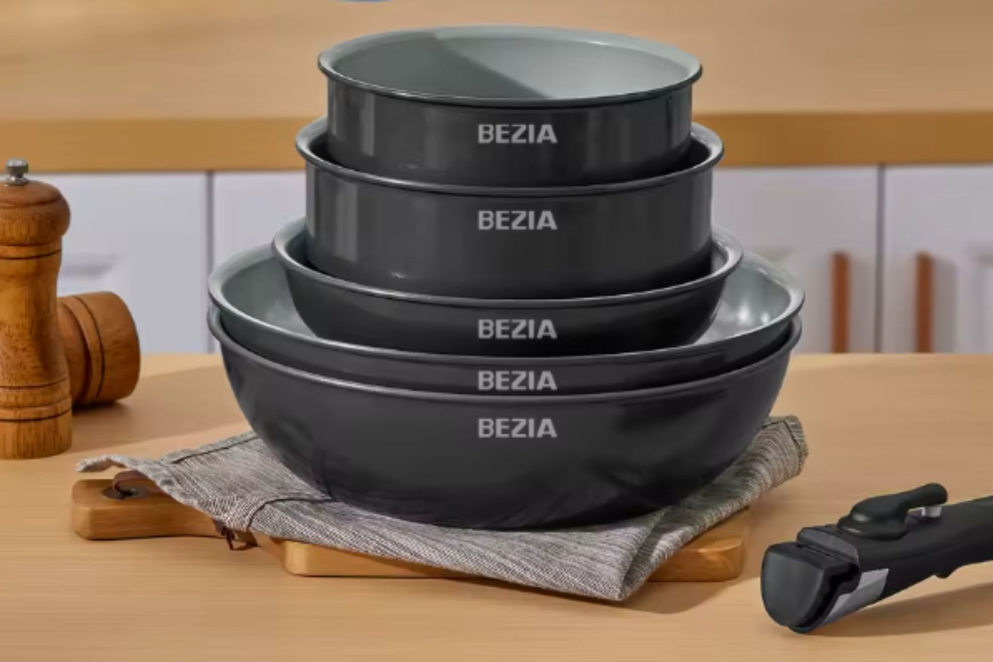 AliExpress sorprende: bater�a de cocina de 222 a 60 euros y set de 3 maletas por 65 euros