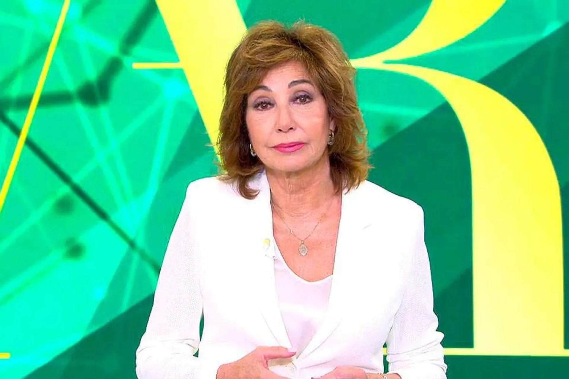 Ana Rosa Quintana critica la gestión Pedro Sánchez en Ceuta: "80.000 personas y tú marchándote de veraneo"