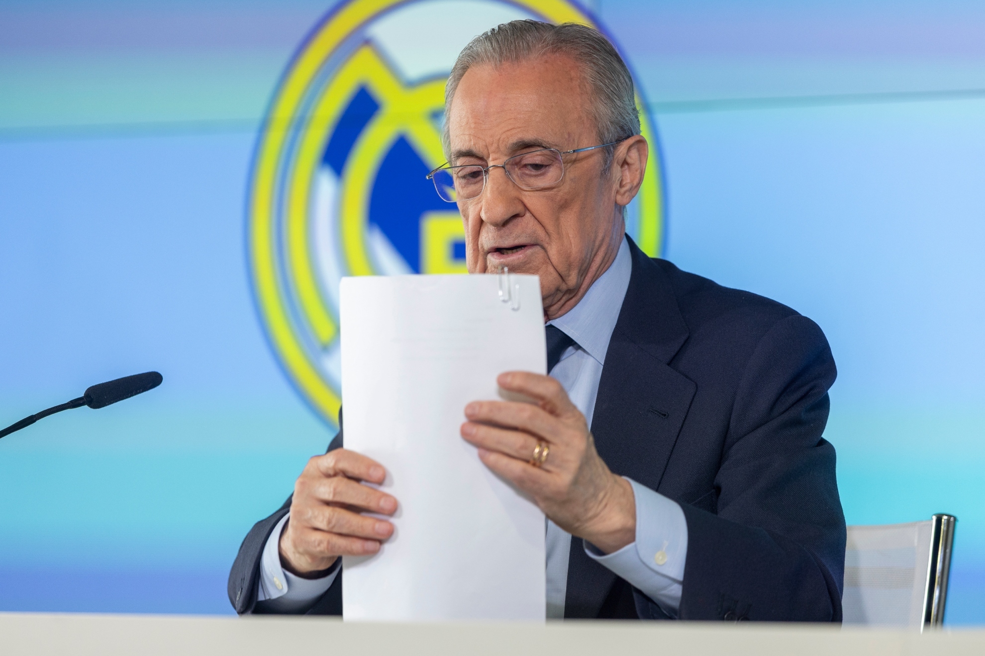 "Florentino Pérez pierde los folios"