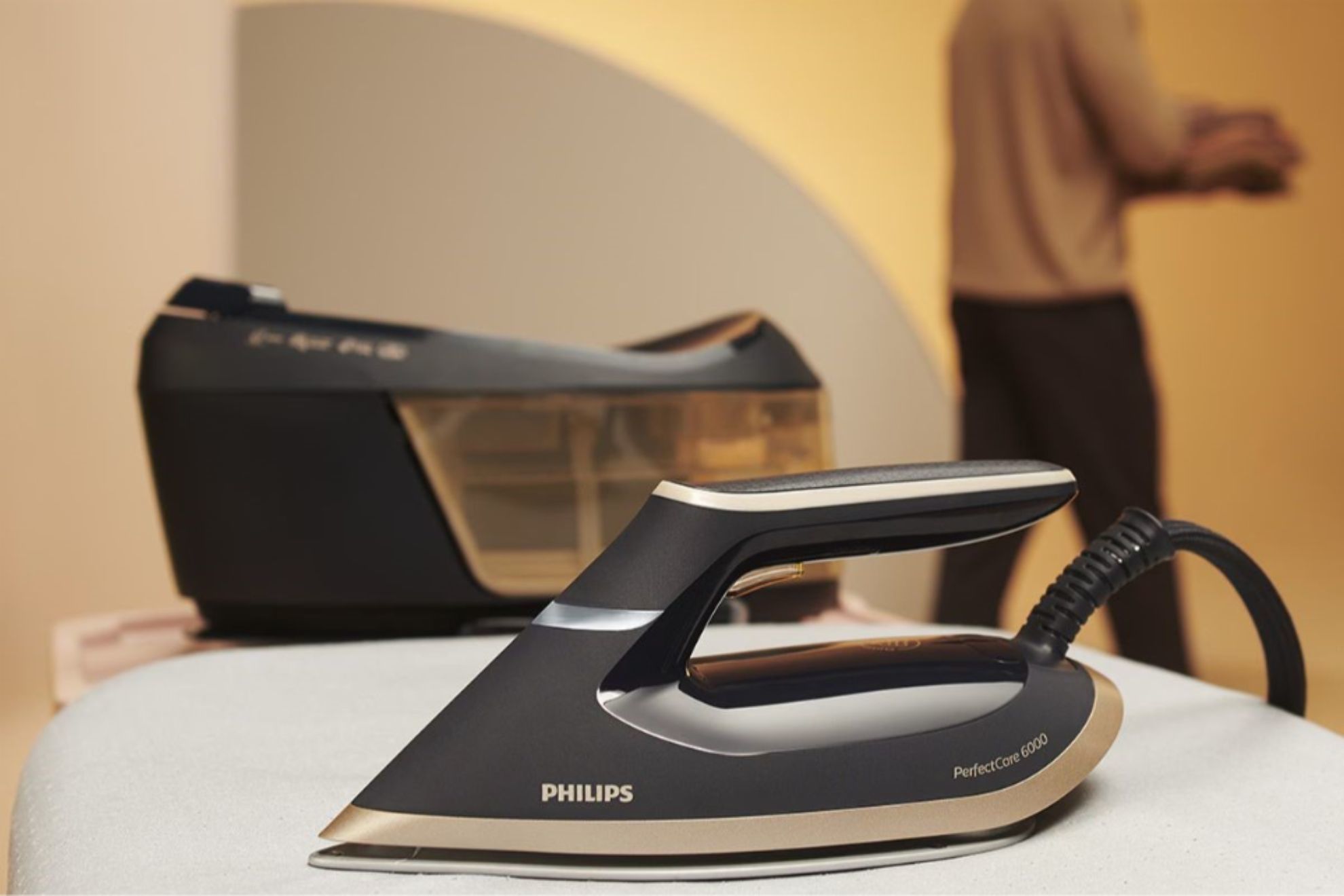 Elimina las arrugas m�s rebeldes con el centro de planchado Philips.