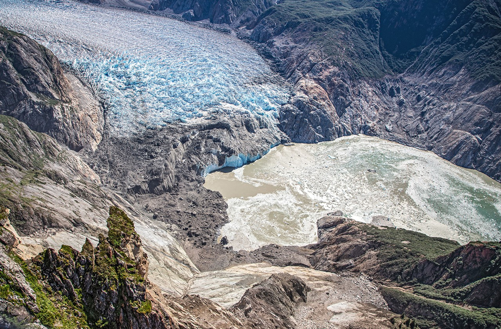 Las imágenes de la NASA muestran cómo un gigantesco tsunami transformó para siempre un fiordo de Alaska