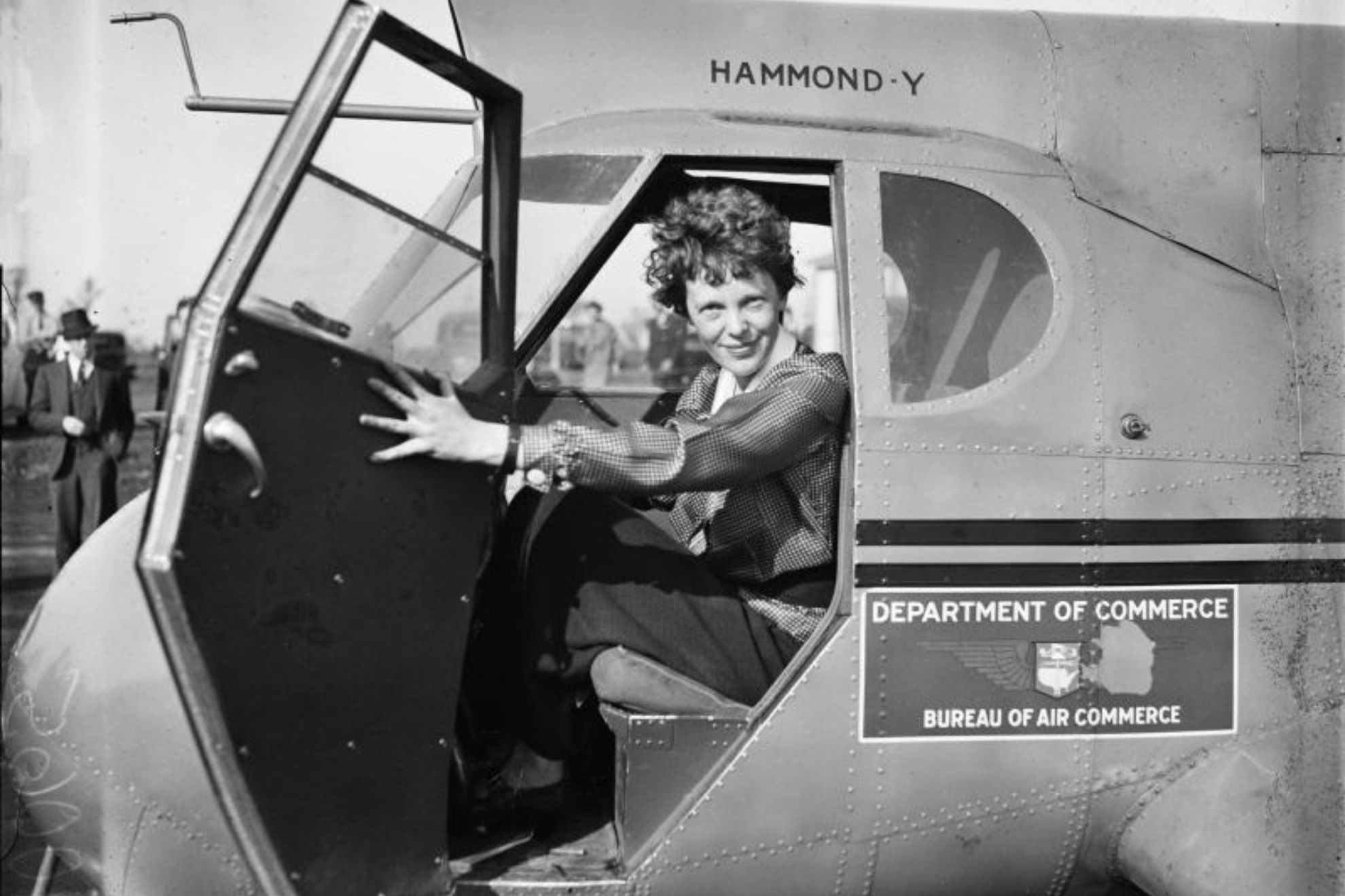 En 1937, un avión pilotado por una mujer estadounidense se perdió en el Pacífico: hoy científicos buscan pistas en un trozo de metal corroído por el océano