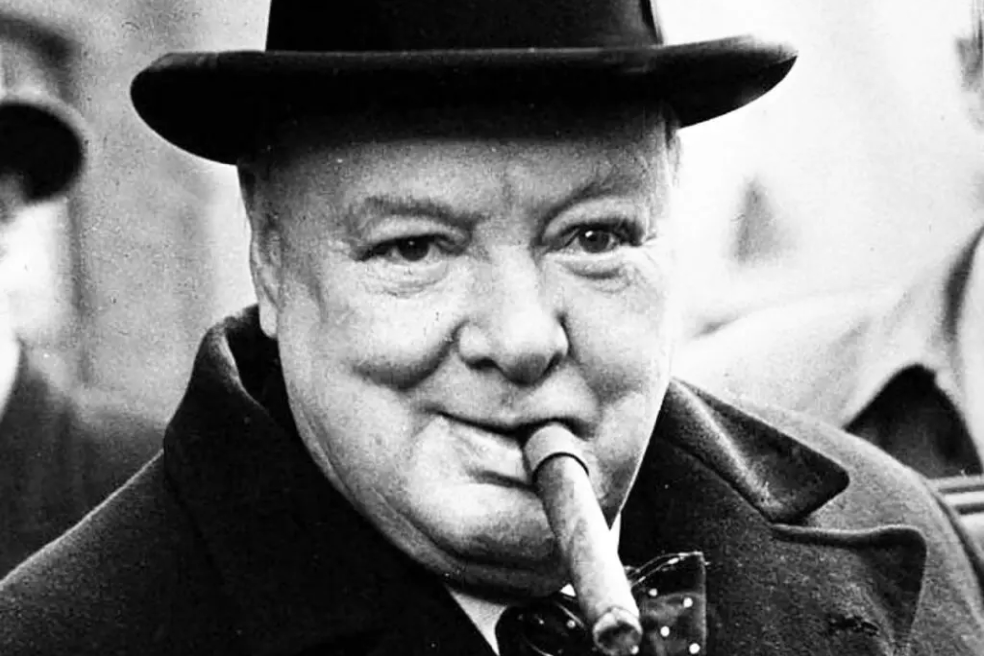 Winston Churchill, político: "La lección más grande en la vida es saber que incluso los tontos tienen razón a veces"