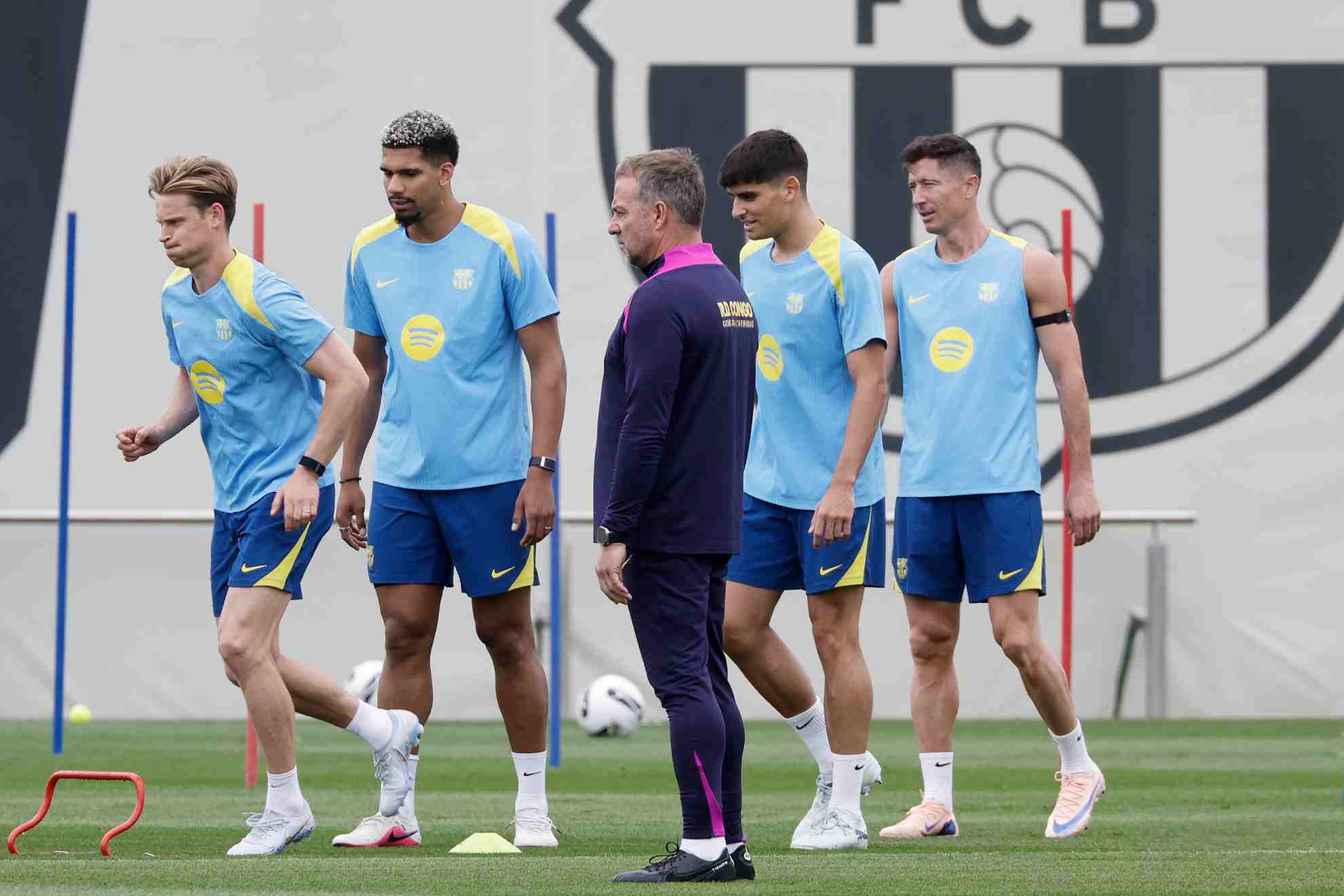 No hay pacto Barça - mundialistas: Hansi Flick decide las dosificaciones