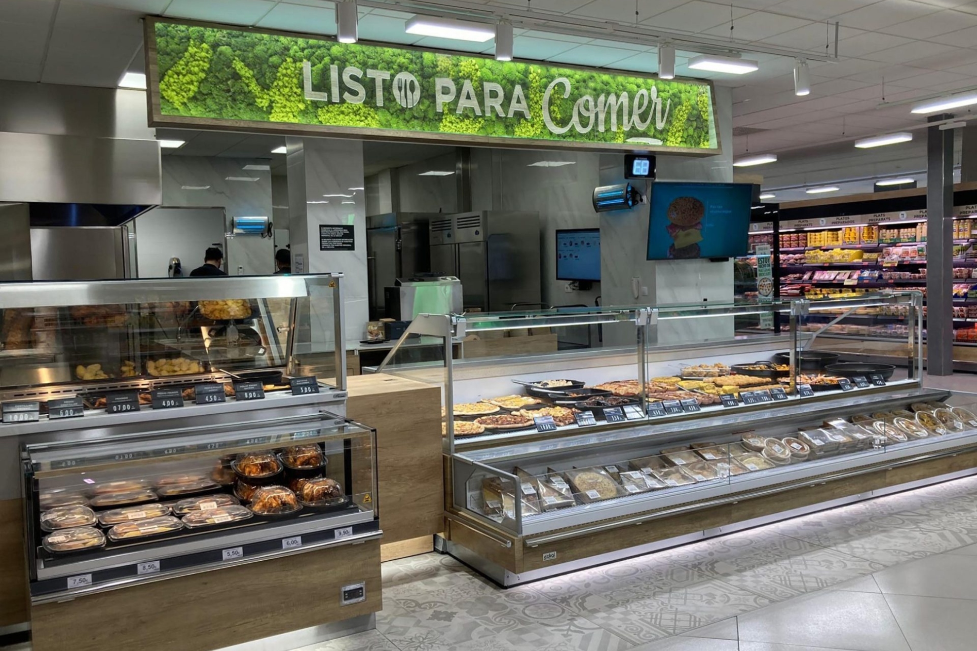 Dueños de bares, restaurantes y cafeterías opinan sobre los productos listos para comer de los supermercados y todos coinciden: "Es competencia desleal"