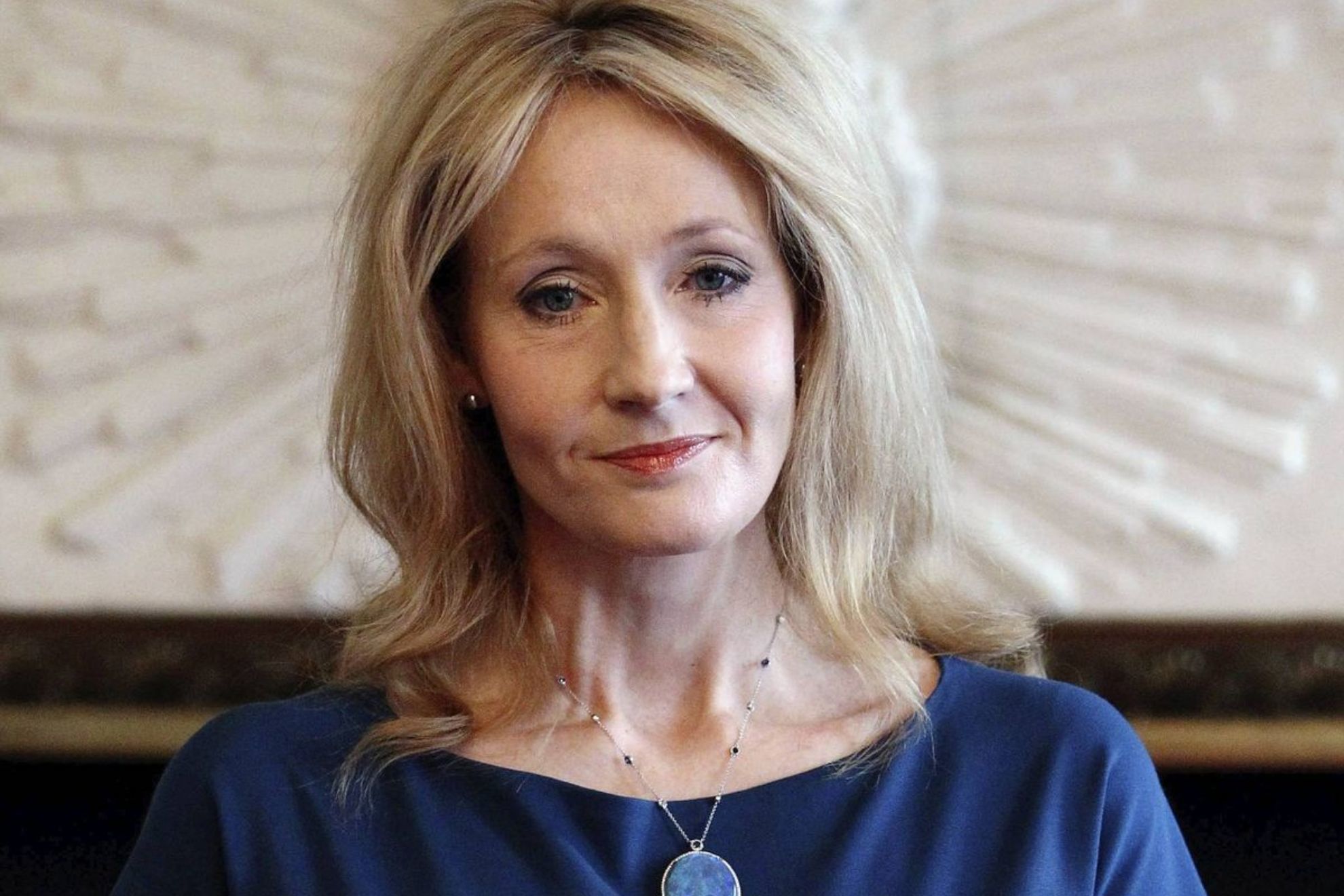 JK Rowling donó casi 20 millones de libras a organizaciones benéficas de mujeres y niños desfavorecidos