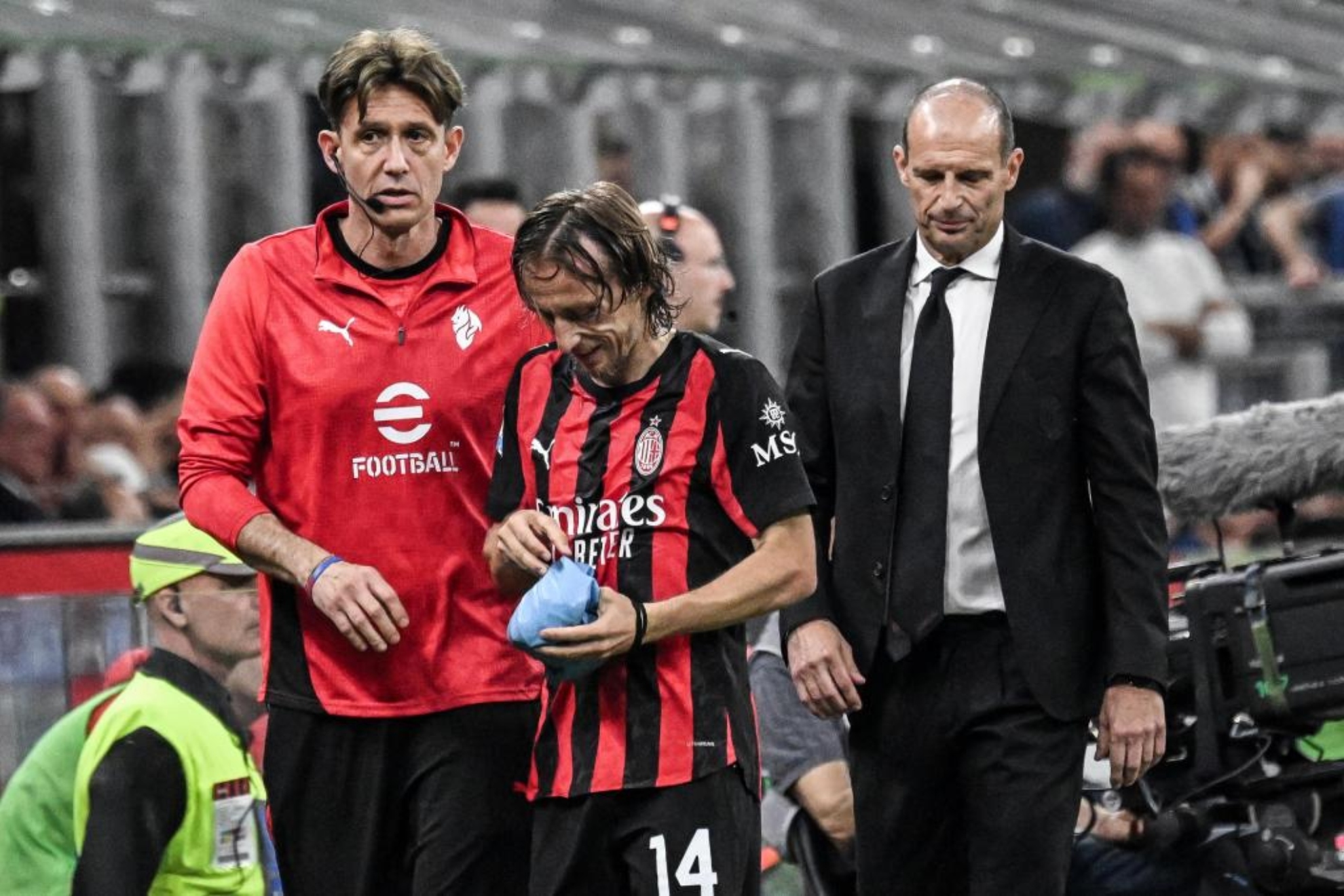 Modric, al rescate del Milan: reaparece con máscara y podría jugar ante el Genoa