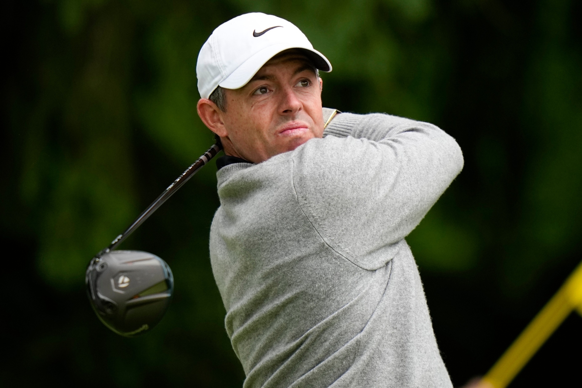 McIlroy se olvida de las banderas escondidas y ya es candidato al doblete