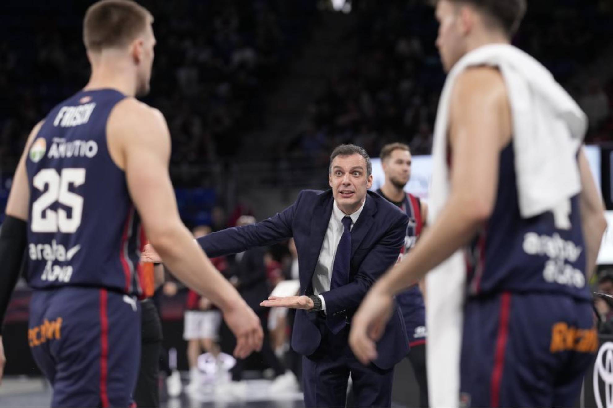 El Kosner Baskonia pasa el rodillo ante el descendido Covirán Granada