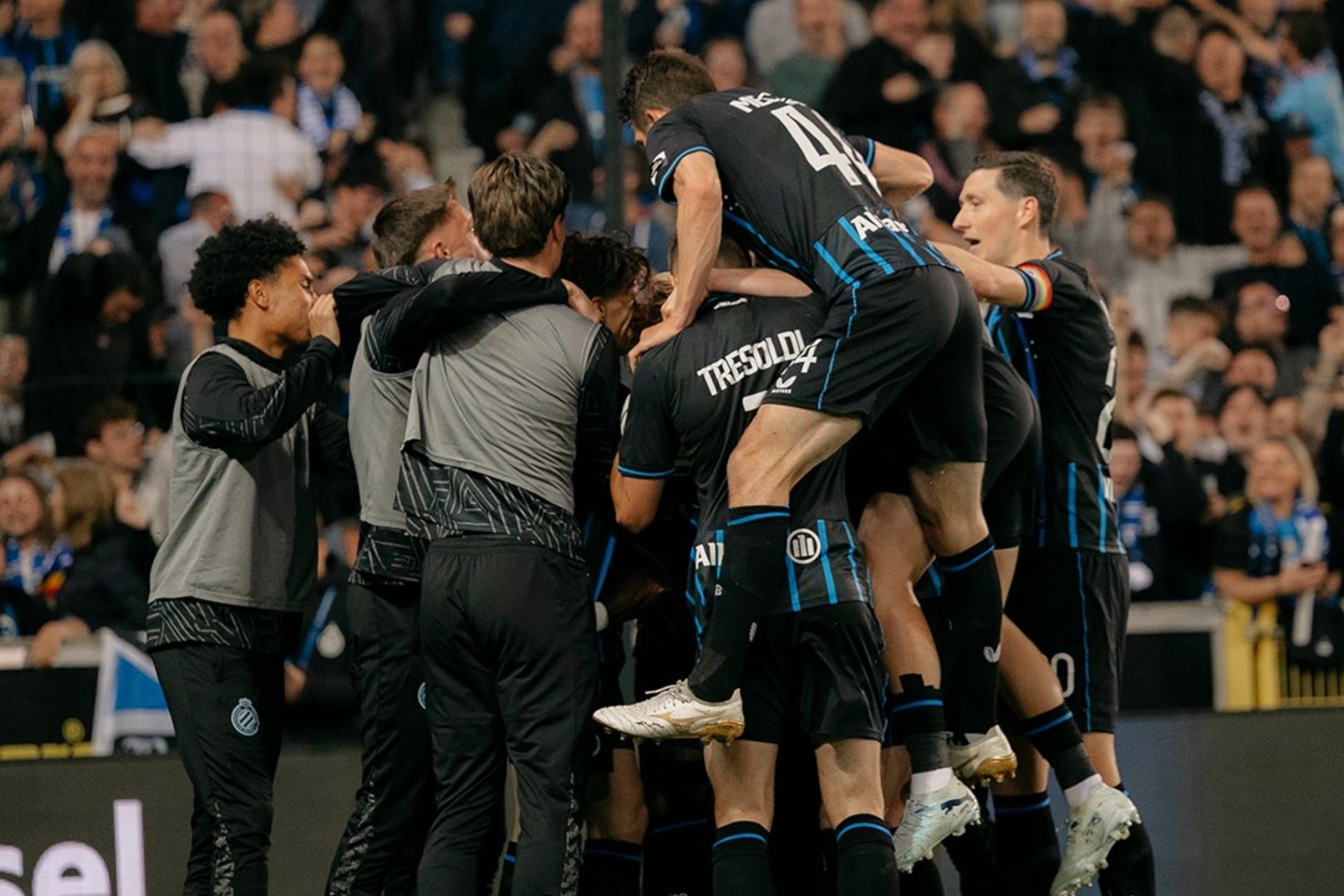 El Club Brujas aplasta al Saint-Gilloise y acaricia la liga belga