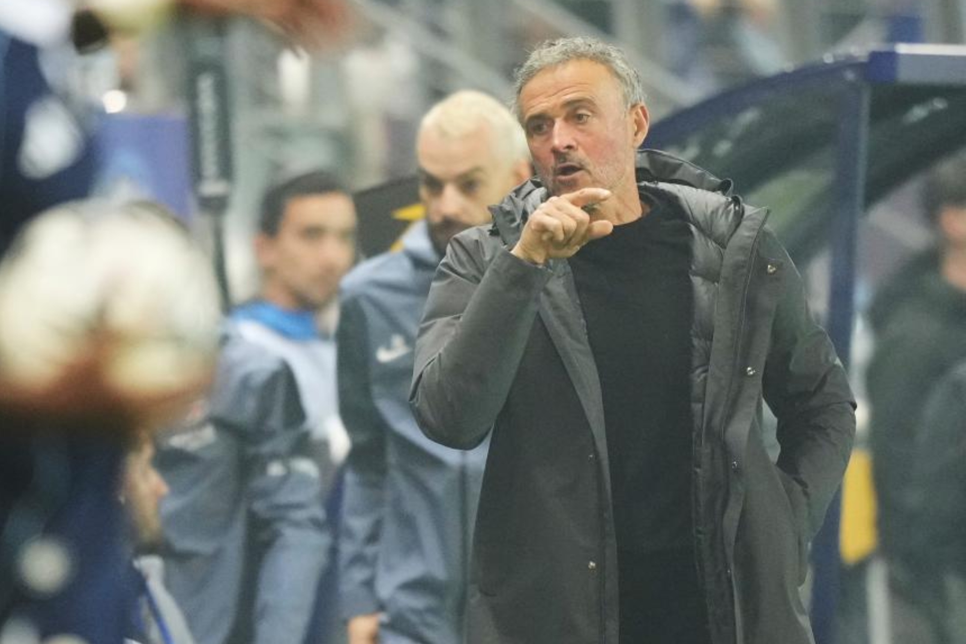 Luis Enrique, entrenador del PSG, en un momento del encuentro ante el Par�s FC.