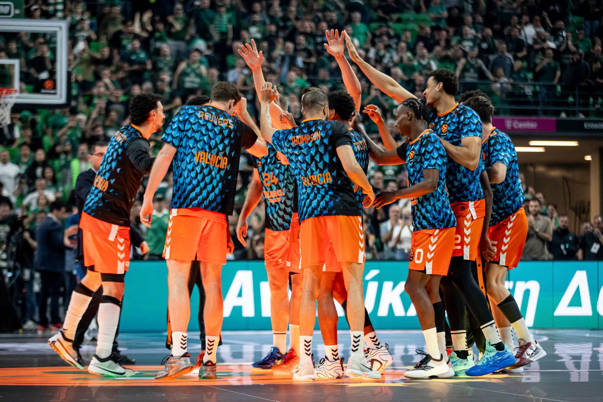 Los griegos amenazan con desmontar el Valencia Basket tras su histórica temporada