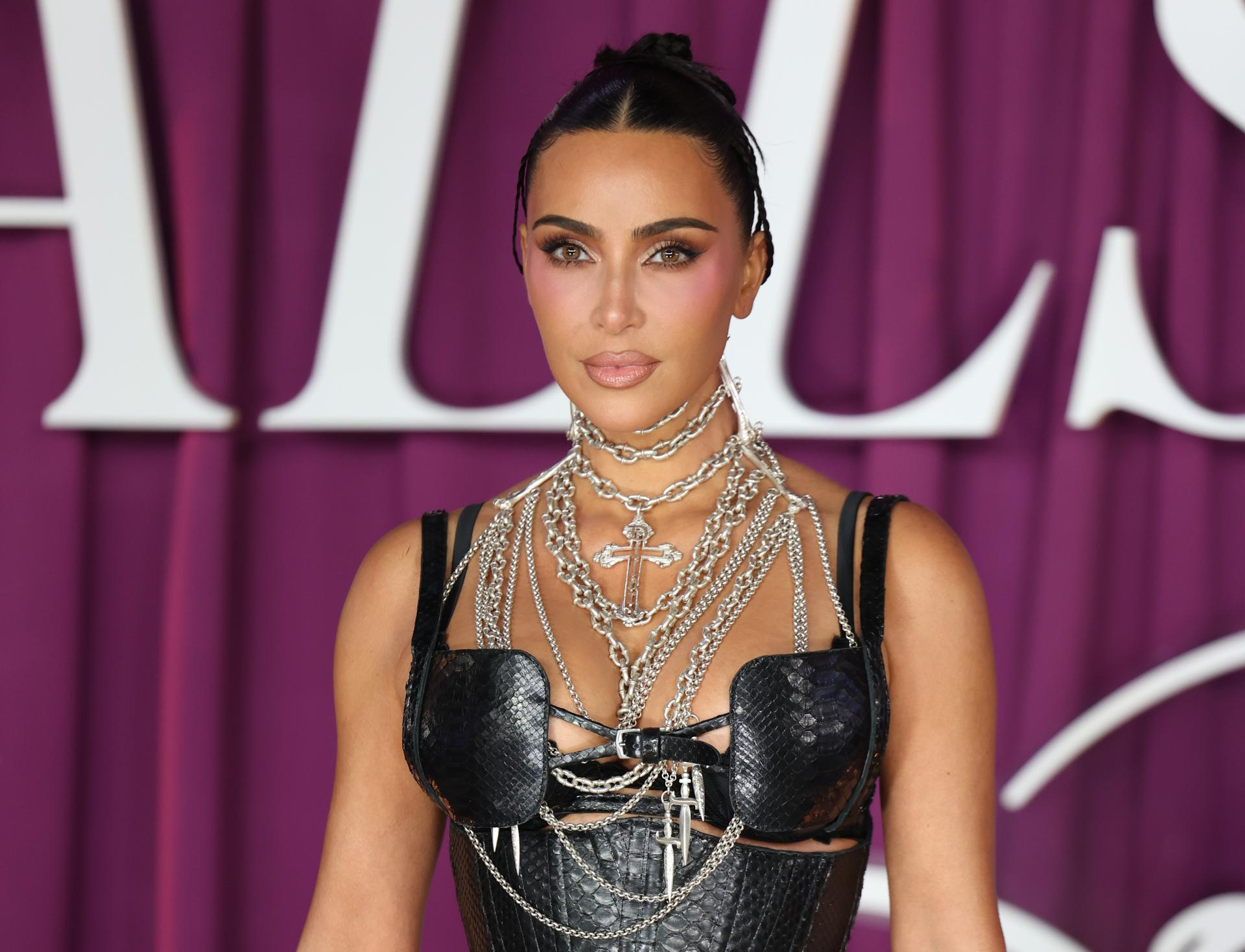 Kim Kardashian pide un euro simbólico por los daños del robo que sufrió en 2016 en París