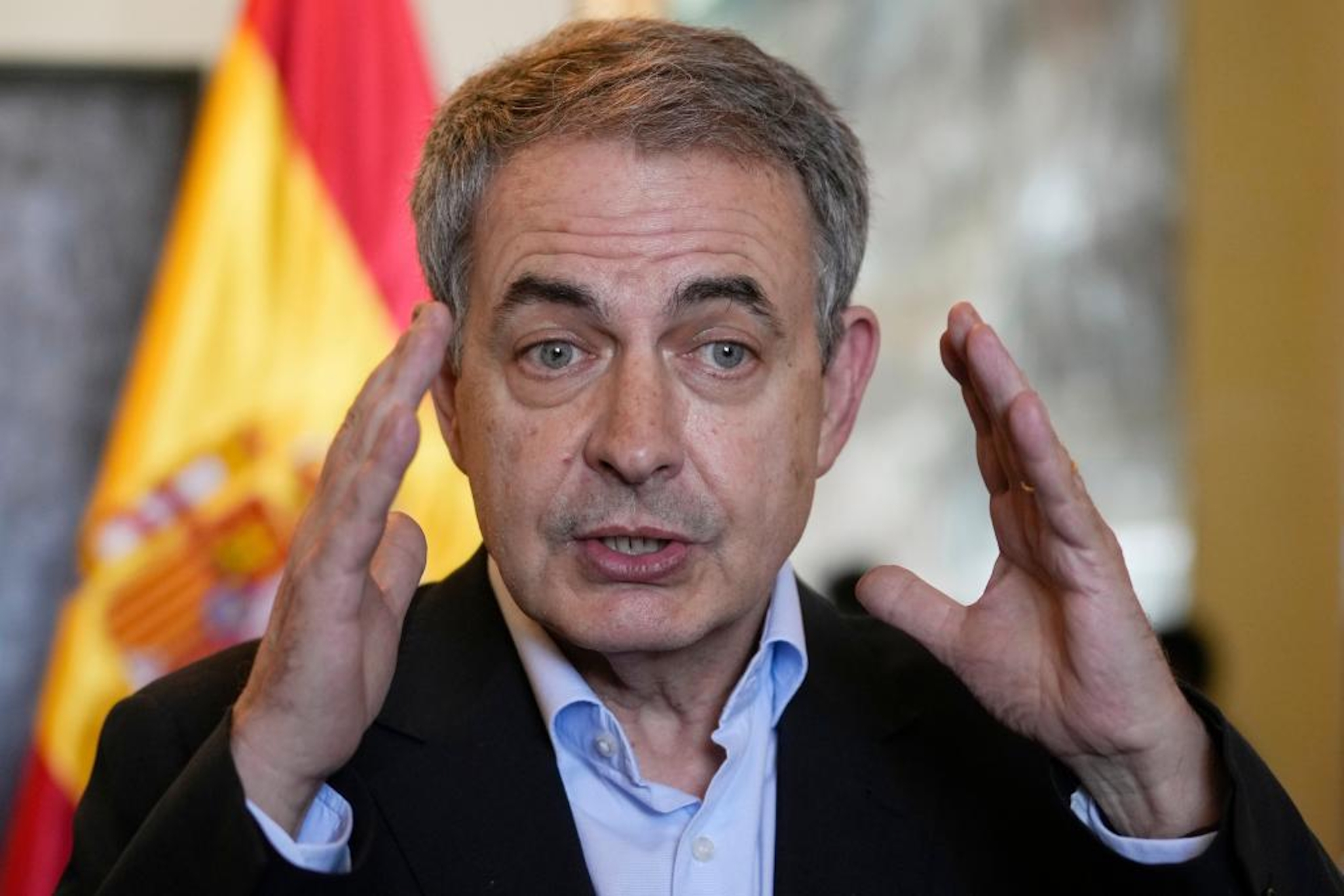 El juez cree que la empresa de las hijas de Zapatero organizaba el pago de honorarios y maquetaba informes que “ya estaban elaborados”