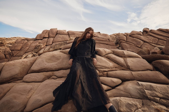 AllSaints reivindica el romanticismo gótico en su colección de primavera