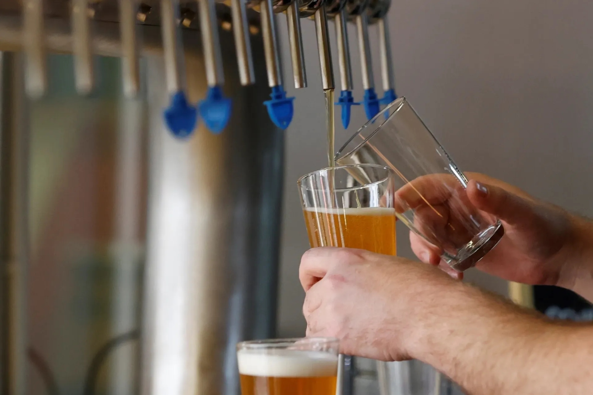 Una conocida marca de cervezas de Barcelona sigue aumentando su presencia internacional: adquiere esta marca de Reino Unido